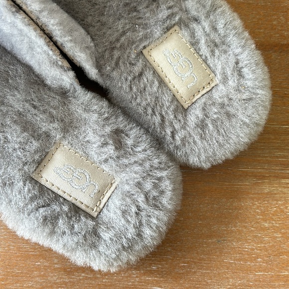 UGG Silver Snakeskin Loafer/Slide, Women's Size 7.5 - Picture 2 of 6